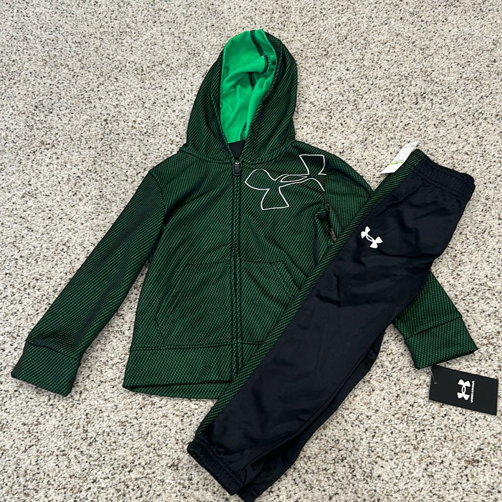 NWT Under Armour 2 piece set - Boys size 4
